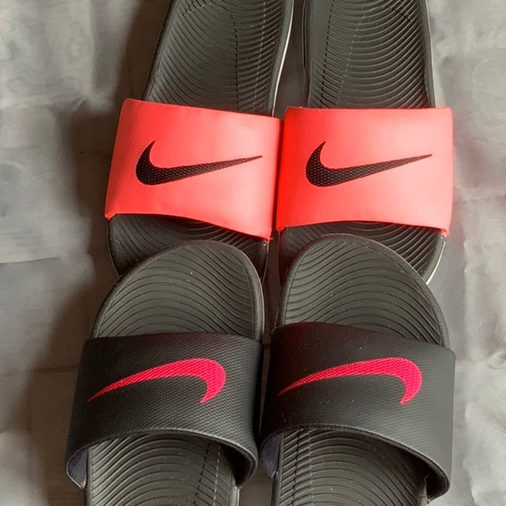2 pairs Nike Sandals